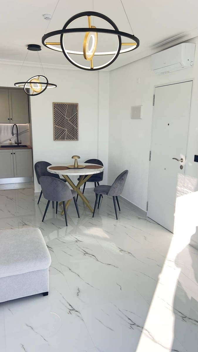 1 makuuhuone Kattohuoneisto myytävänä paikassa La Zenia mukana uima-altaan - 170 000 € (Ref: 9437545)