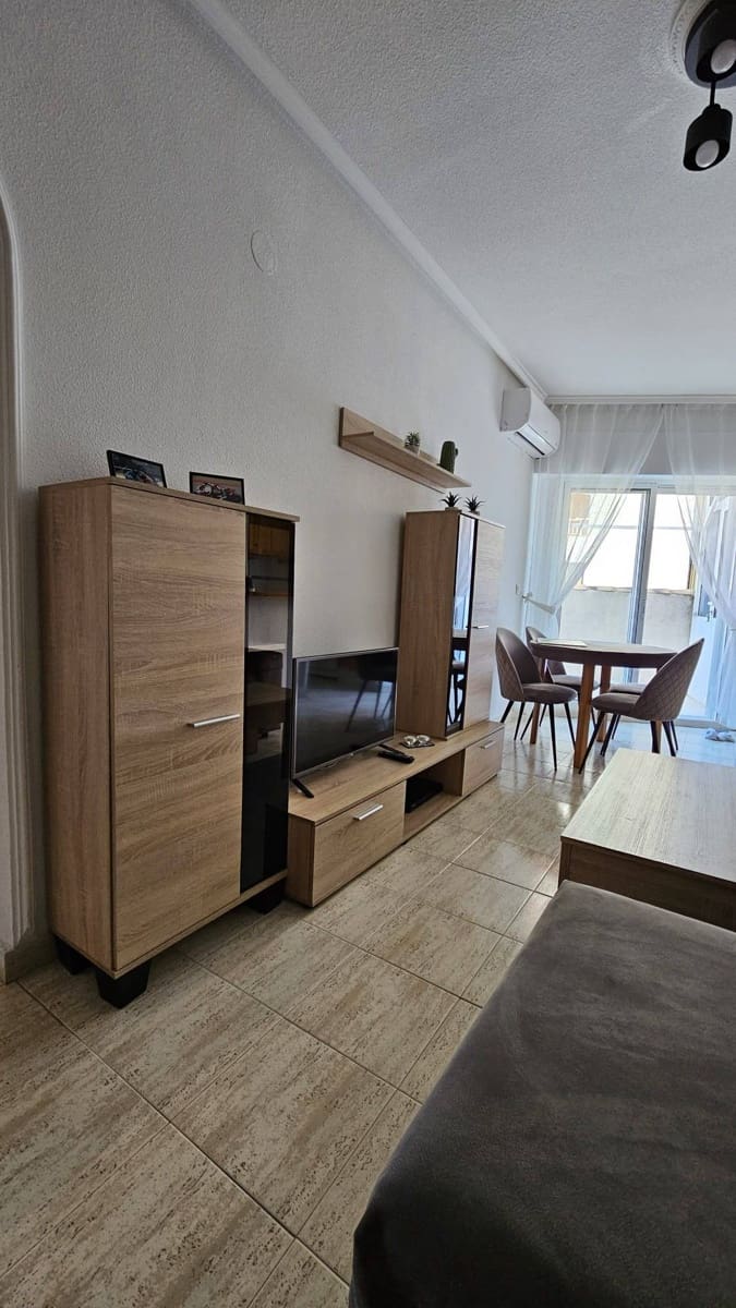 3 slaapkamer Penthouse te koop in Torrevieja met zwembad - € 167.200 (Ref: 9555987)