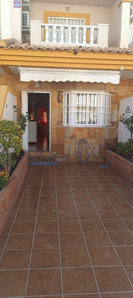 3 chambre Villa/Maison Mitoyenne à vendre à San Pedro del Pinatar avec piscine - 190 900 € (Ref: 9726761)
