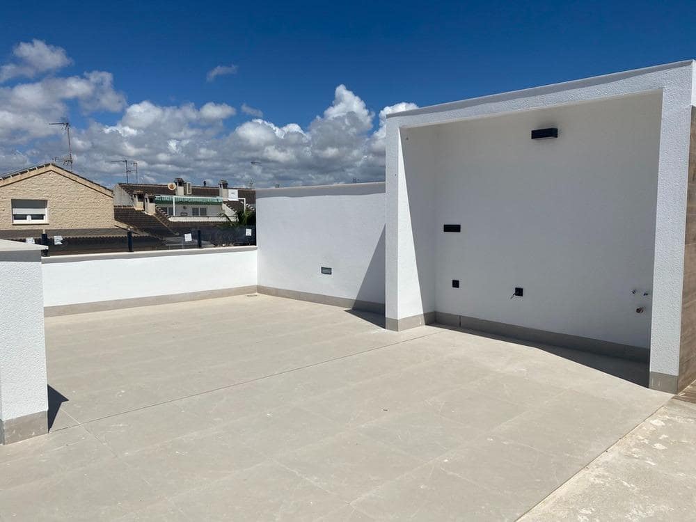 2 bedroom Bungalow for sale in San Pedro del Pinatar with pool - € 329,900 (Ref: 9788821)