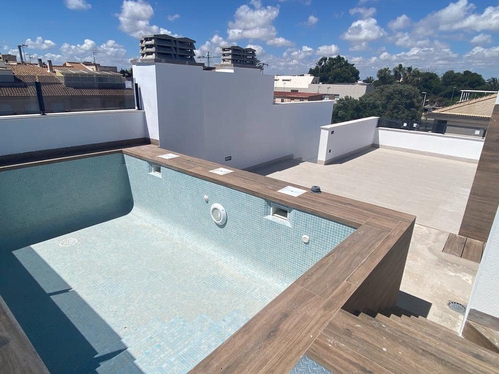 2 bedroom Bungalow for sale in San Pedro del Pinatar with pool - € 329,900 (Ref: 9788821)