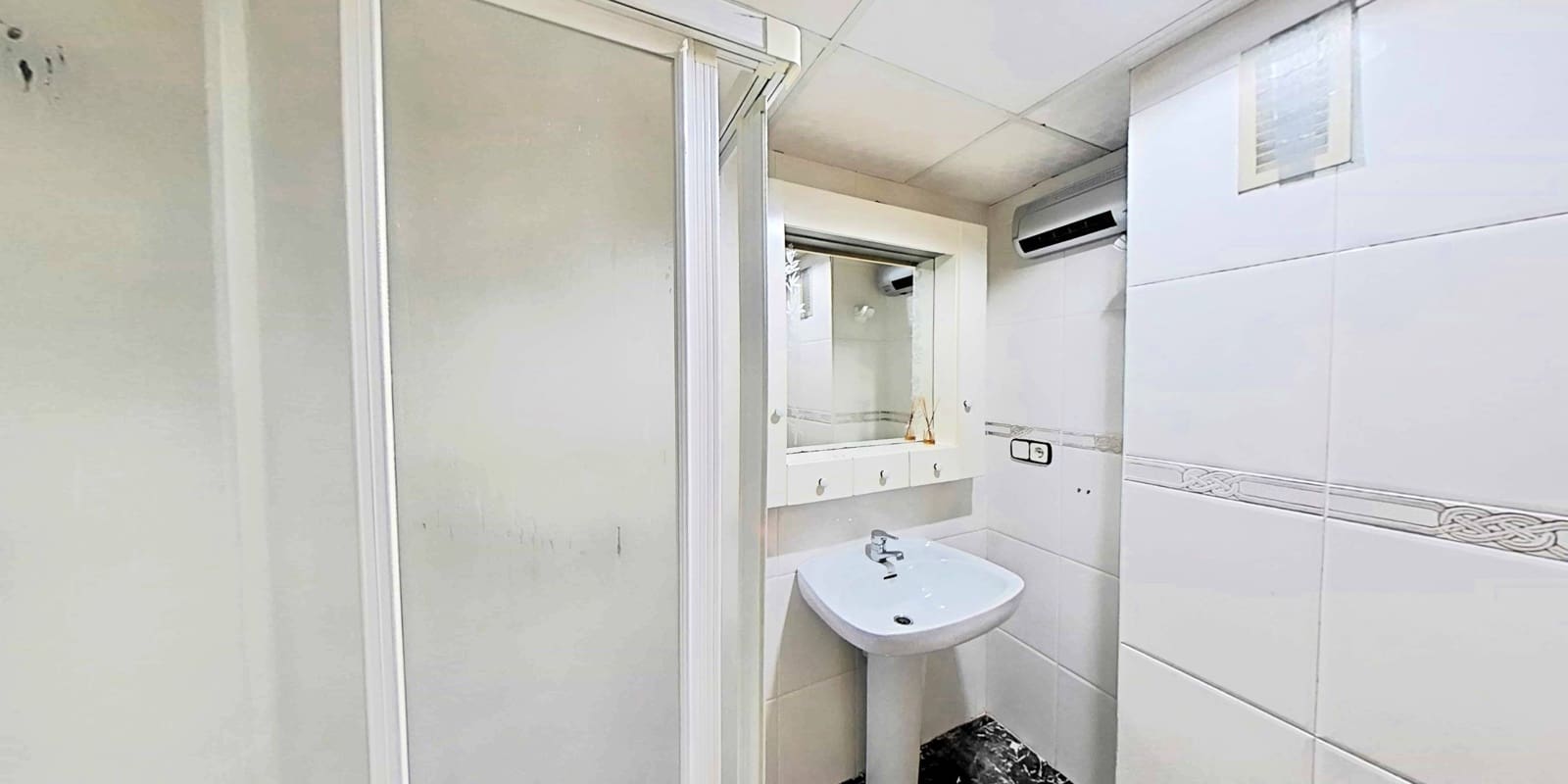 4 bedroom Apartment for sale in Pilar de la Horadada with garage - € 199,900 (Ref: 9808094)