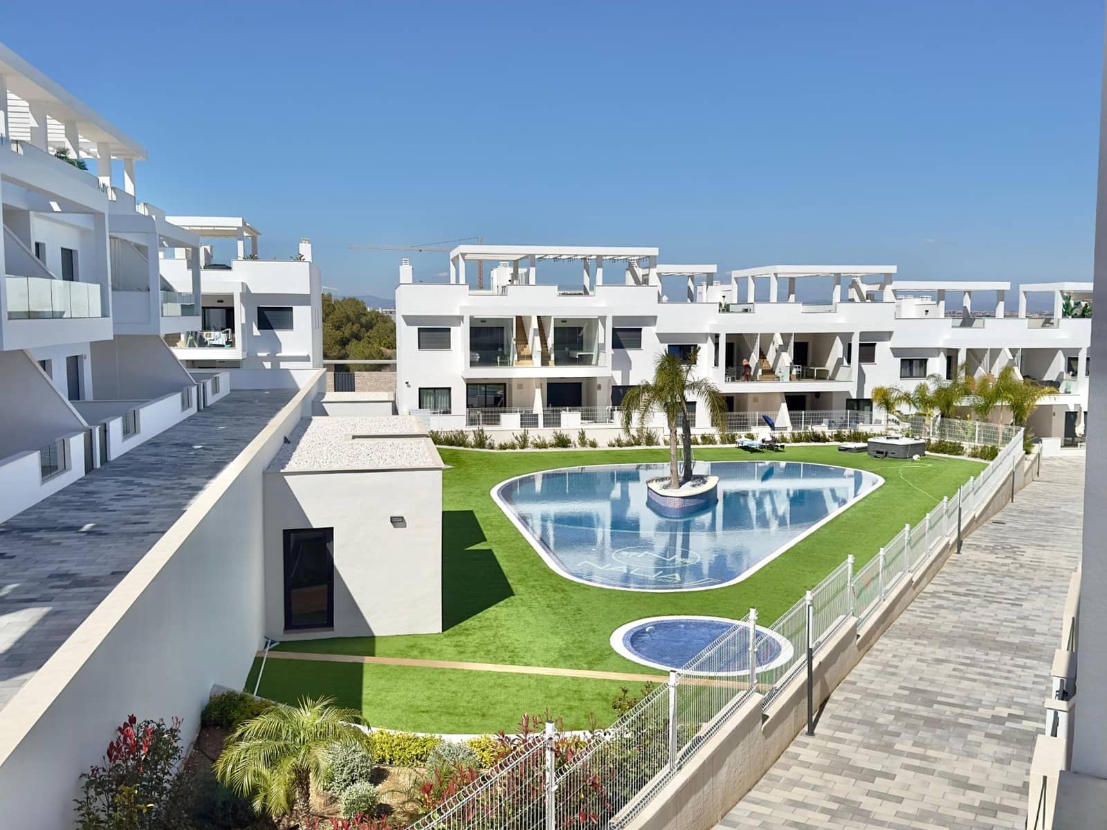 Bungalow de 2 habitaciones en Los Balcones en venta con piscina garaje - 299.000 € (Ref: 9831847)