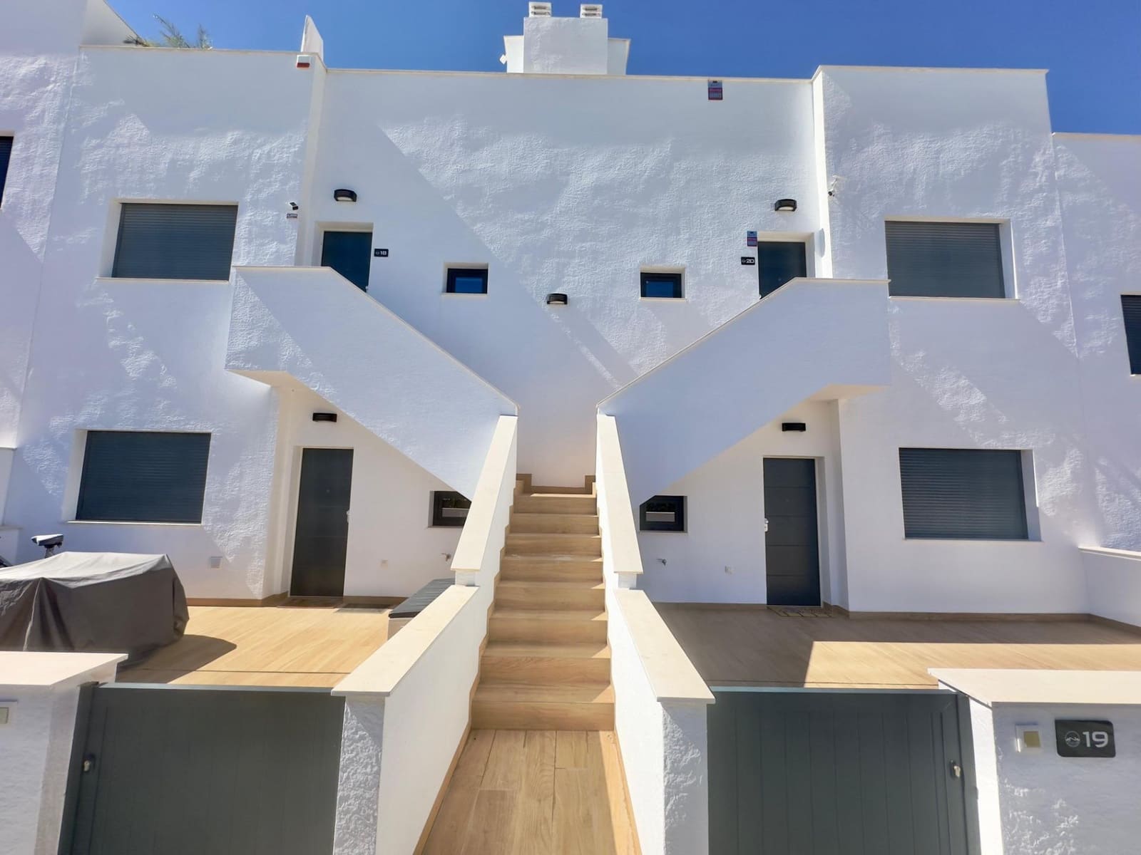 Bungalow de 2 habitaciones en Los Balcones en venta con piscina garaje - 299.000 € (Ref: 9831847)