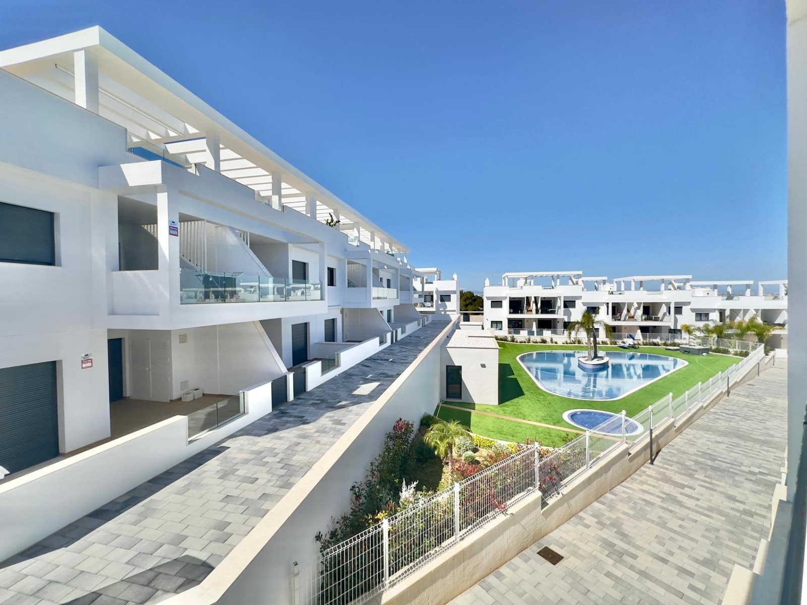 Bungalow de 2 habitaciones en Los Balcones en venta con piscina garaje - 299.000 € (Ref: 9831847)