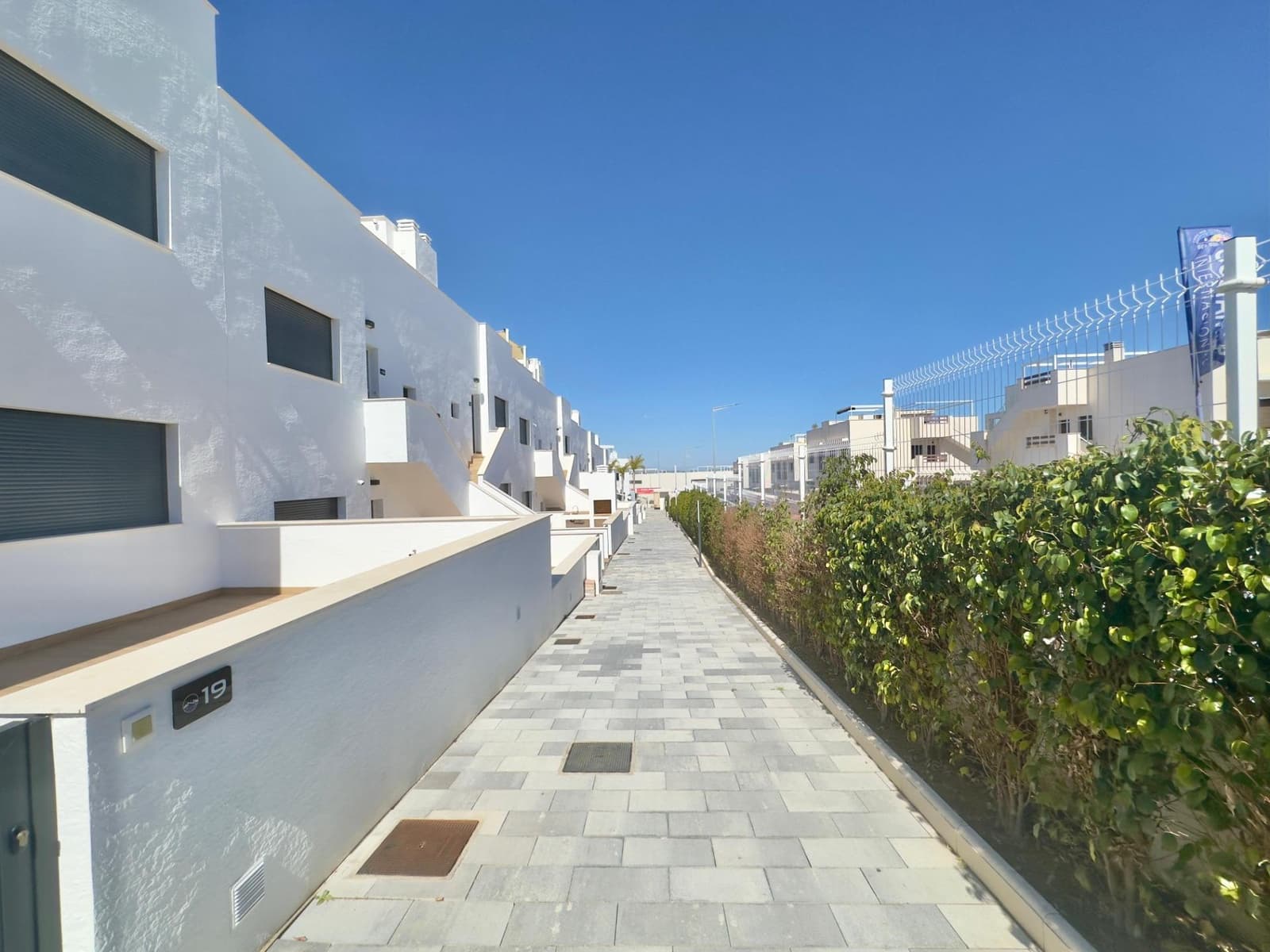 Bungalow de 2 habitaciones en Los Balcones en venta con piscina garaje - 299.000 € (Ref: 9831847)