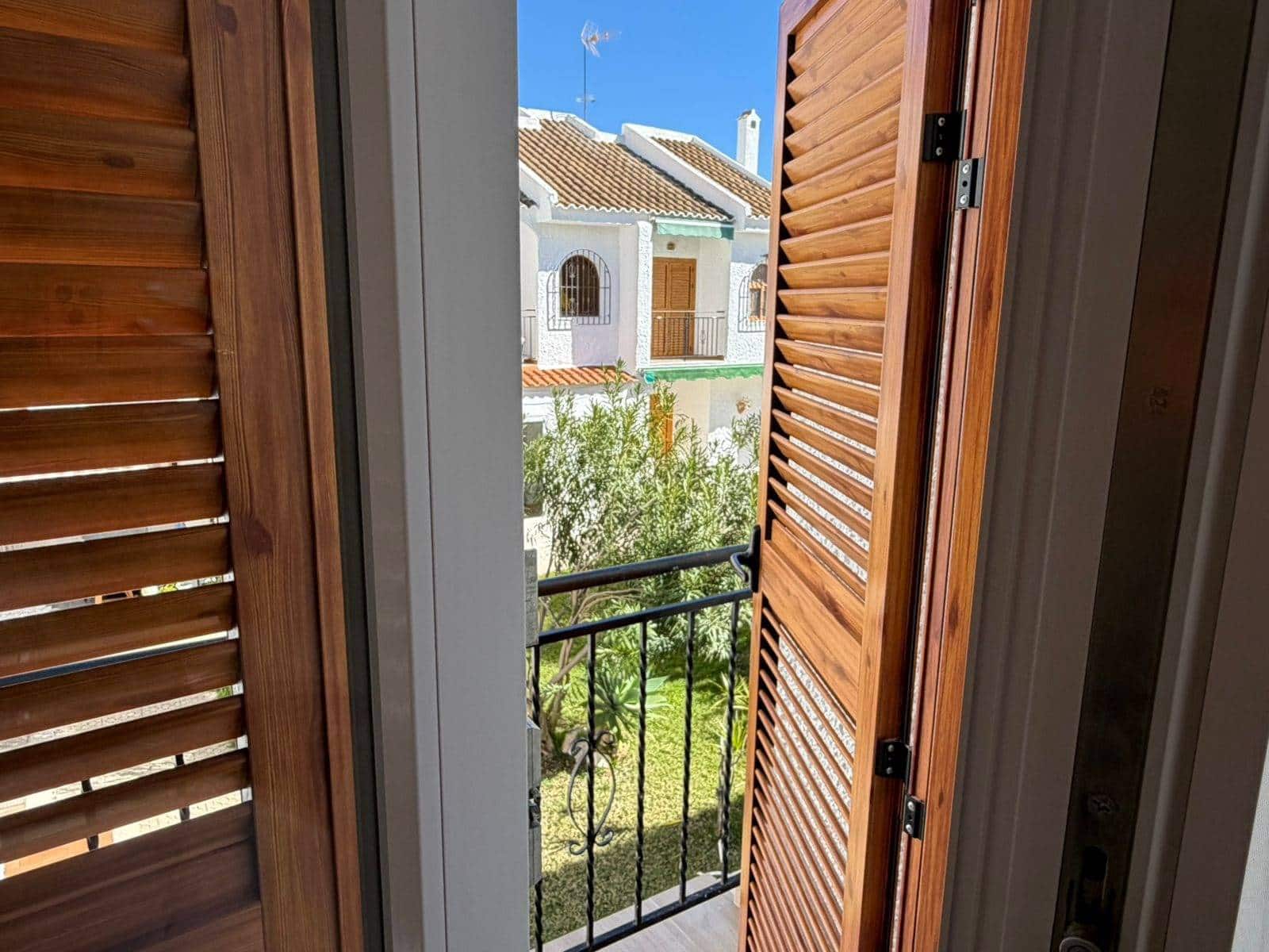 2 Zimmer Reihenhaus zu verkaufen in Torrevieja mit Pool - 219.900 € (Ref: 9831853)