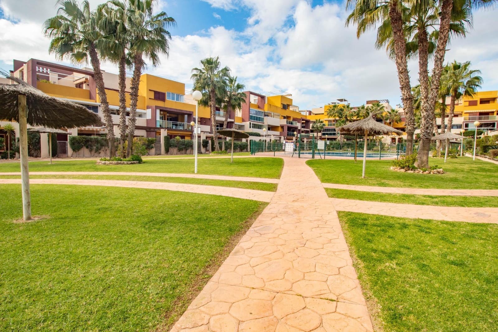 2 soverom Leilighet til salgs i Orihuela Costa med svømmebasseng - € 239 000 (Ref: 9831858)