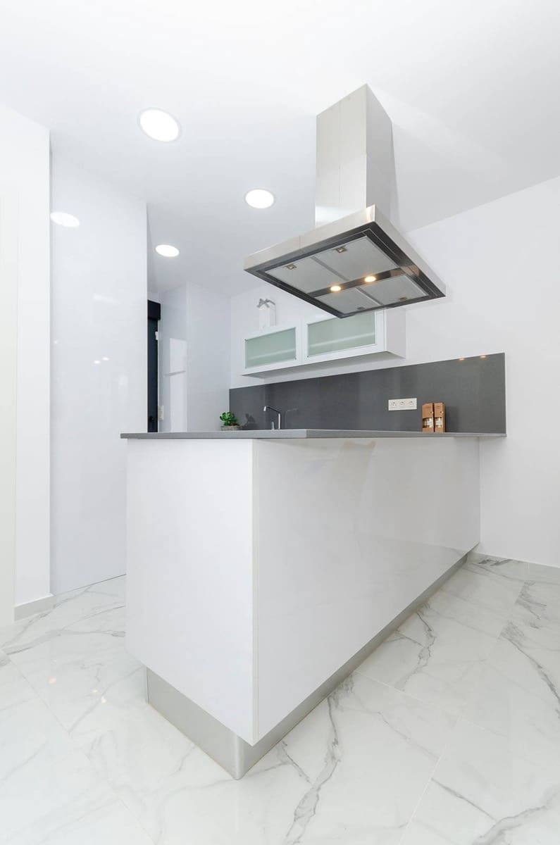 3 chambre Villa/Maison à vendre à Torrevieja avec piscine - 385 000 € (Ref: 9831890)