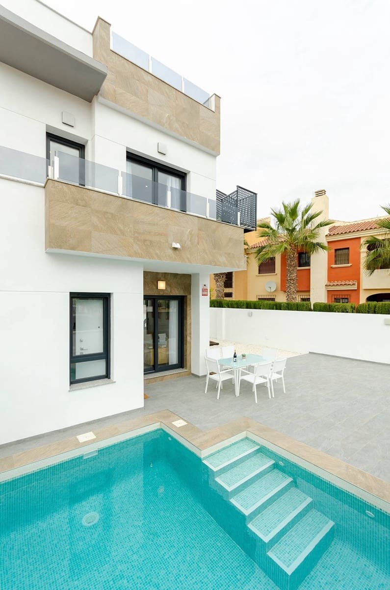 3 chambre Villa/Maison à vendre à Torrevieja avec piscine - 385 000 € (Ref: 9831890)