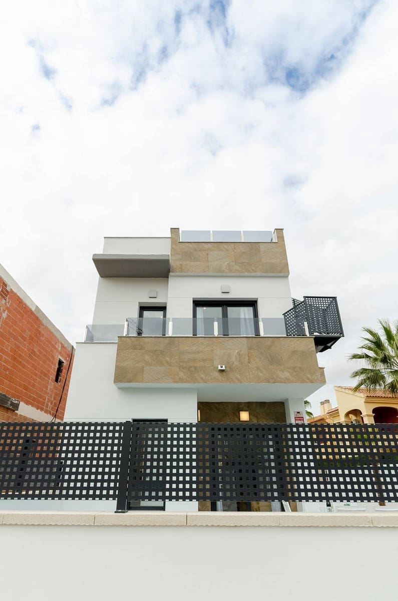 3 chambre Villa/Maison à vendre à Torrevieja avec piscine - 385 000 € (Ref: 9831890)