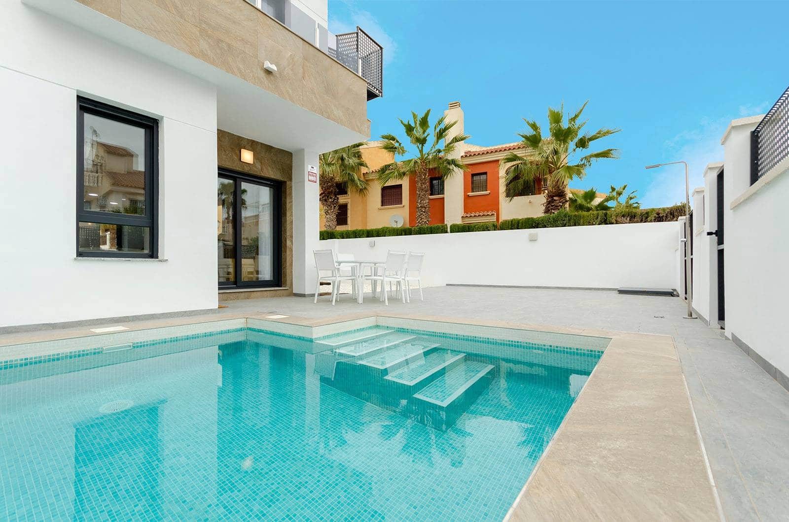 3 chambre Villa/Maison à vendre à Torrevieja avec piscine - 385 000 € (Ref: 9831890)