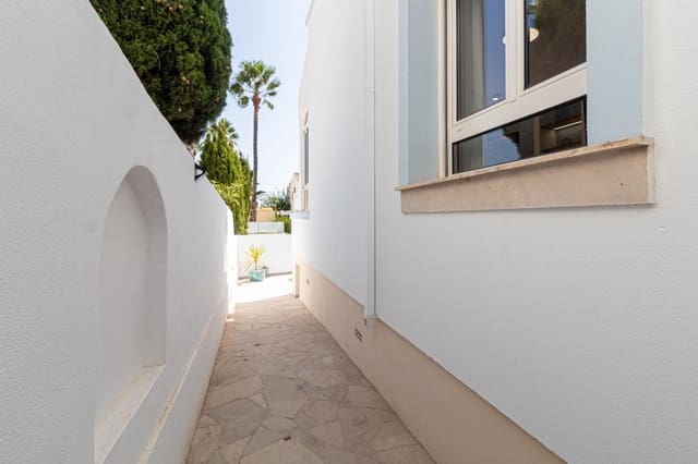 3 bedroom Villa for sale in Villamartin, Orihuela with pool - € 399,000 (Ref: 9896443)