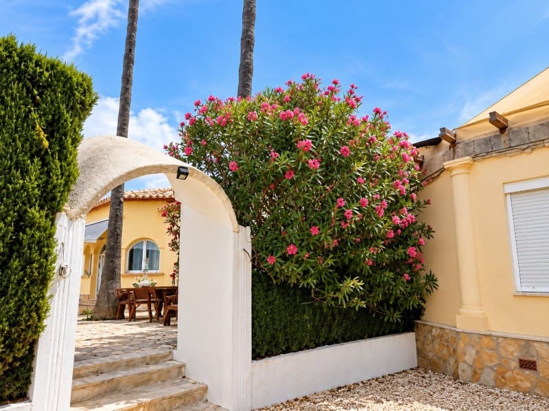 6 soverom Villa til salgs i Javea / Xabia med svømmebasseng garasje - € 595 000 (Ref: 10078155)