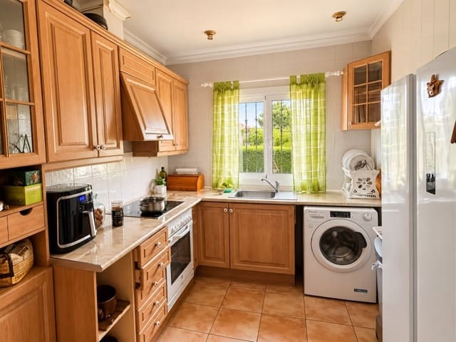 6 soverom Villa til salgs i Cap Martí - El Tossalet - Pinomar, Javea / Xàbia med svømmebasseng garasje - € 595 000 (Ref: 10078155)