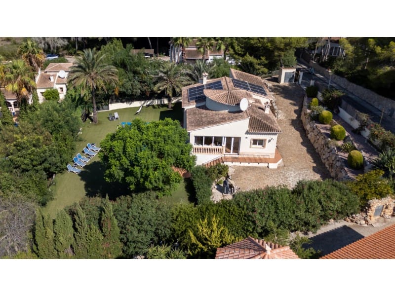 Chalet de 3 habitaciones en Javea / Xàbia en venta con piscina - 795.000 € (Ref: 10089398)