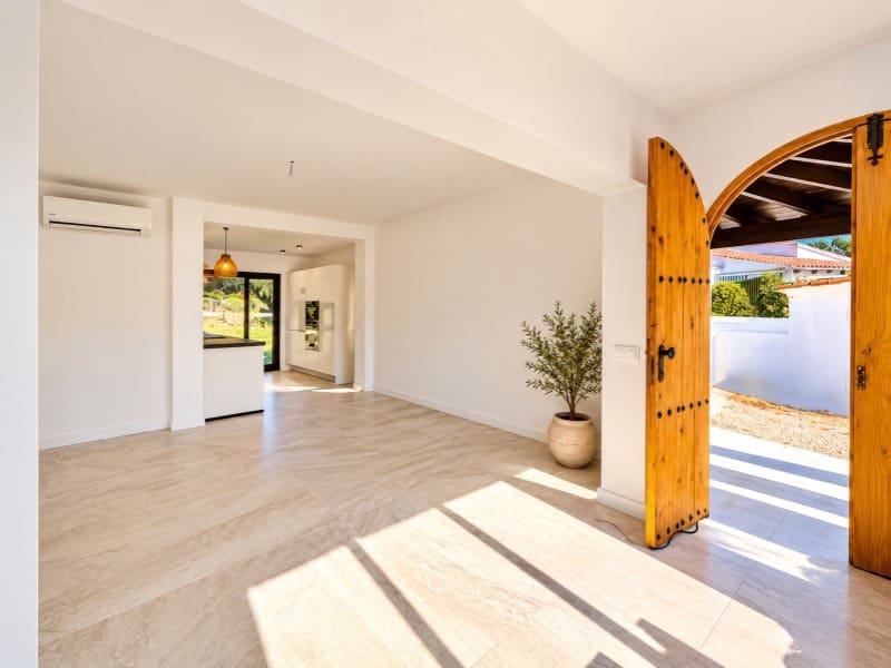 Chalet de 4 habitaciones en Altea en venta con piscina - 689.000 € (Ref: 10110947)