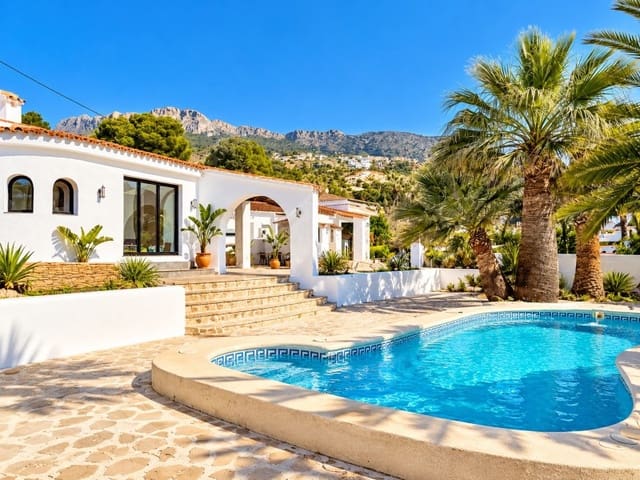 Chalet de 4 habitaciones en Altea en venta con piscina - 689.000 € (Ref: 10110947)