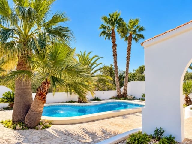Chalet de 4 habitaciones en Altea en venta con piscina - 689.000 € (Ref: 10110947)