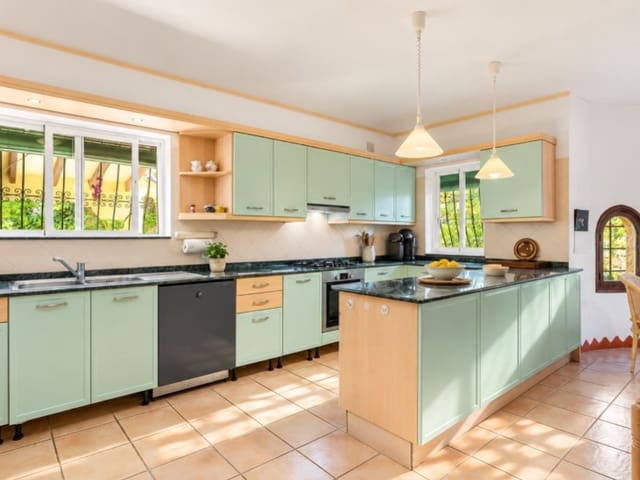 5 bedroom Villa for sale in Altea la Vella, Altea with pool garage - € 1,580,000 (Ref: 10182886)