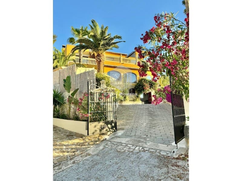 Chalet de 6 habitaciones en Javea / Xàbia en venta con piscina - 1.500.000 € (Ref: 8917028)