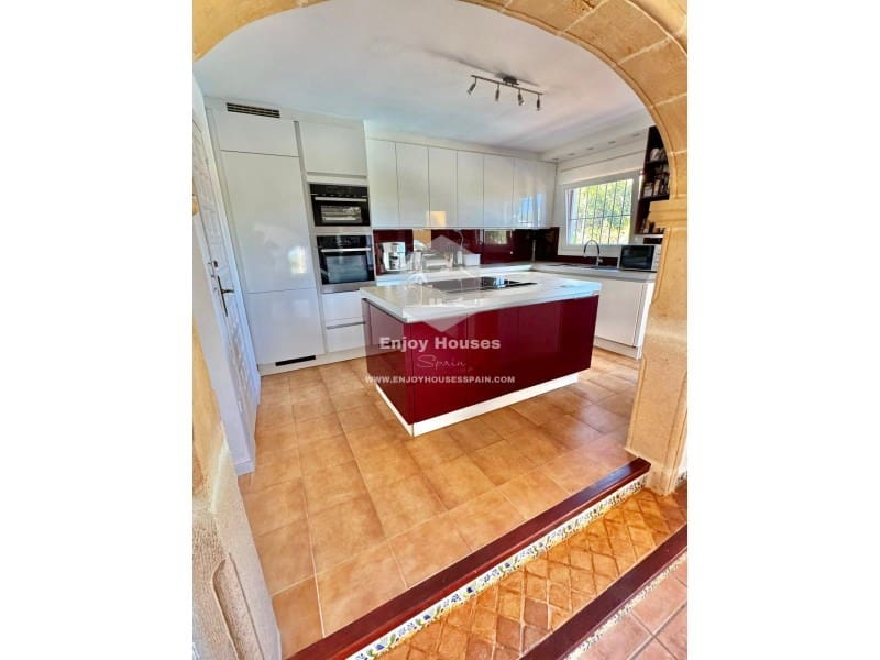 Chalet de 6 habitaciones en Javea / Xàbia en venta con piscina - 1.500.000 € (Ref: 8917028)