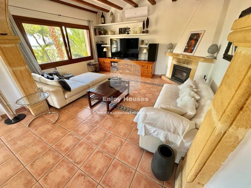 Chalet de 6 habitaciones en Javea / Xàbia en venta con piscina - 1.500.000 € (Ref: 8917028)