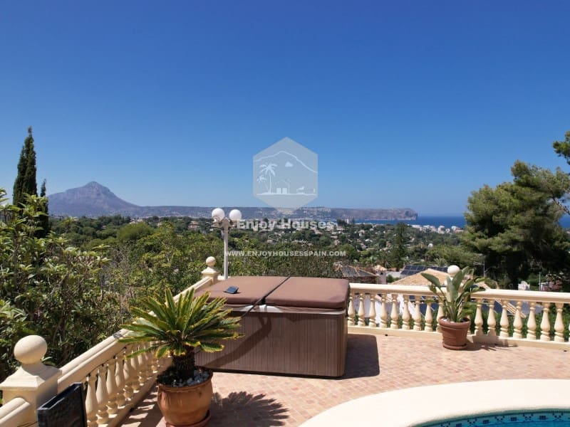 Chalet de 6 habitaciones en Javea / Xàbia en venta con piscina - 1.500.000 € (Ref: 8917028)