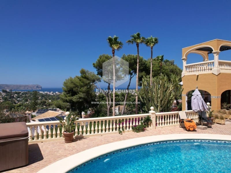 Chalet de 6 habitaciones en Javea / Xàbia en venta con piscina - 1.500.000 € (Ref: 8917028)