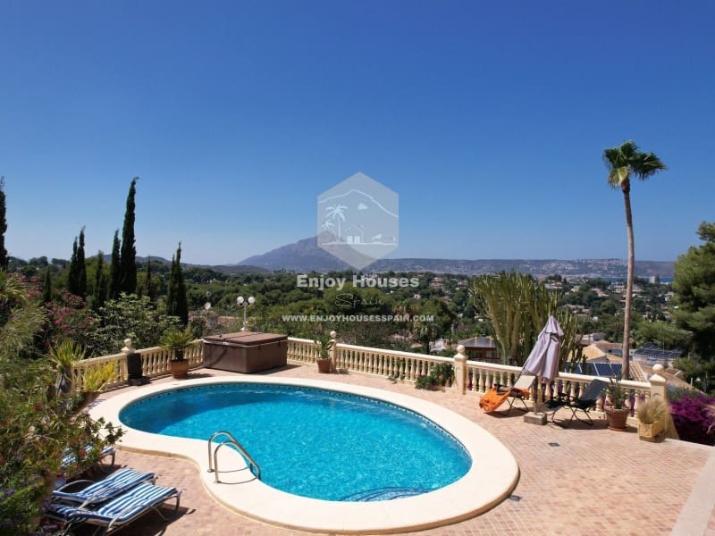 Chalet de 6 habitaciones en Javea / Xàbia en venta con piscina - 1.500.000 € (Ref: 8917028)