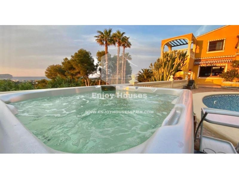 Chalet de 6 habitaciones en Javea / Xàbia en venta con piscina - 1.500.000 € (Ref: 8917028)