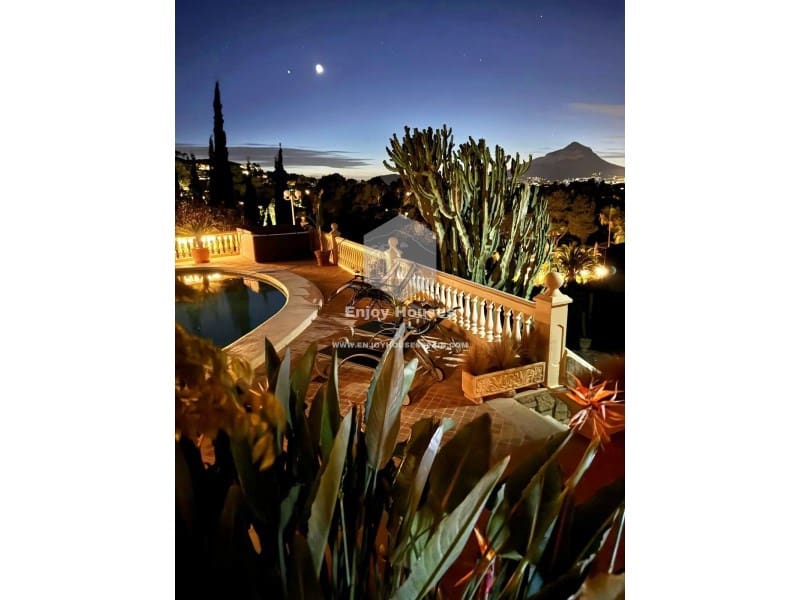 Chalet de 6 habitaciones en Javea / Xàbia en venta con piscina - 1.500.000 € (Ref: 8917028)