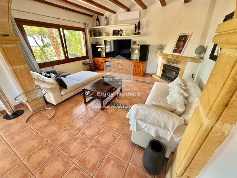 Chalet de 6 habitaciones en Javea / Xàbia en venta con piscina - 1.500.000 € (Ref: 8917028)