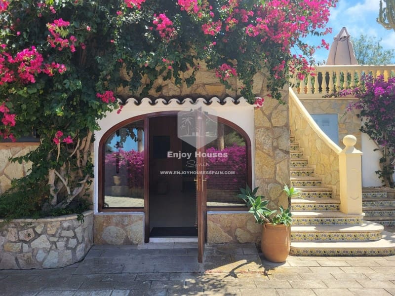 Chalet de 6 habitaciones en Javea / Xàbia en venta con piscina - 1.500.000 € (Ref: 8917028)