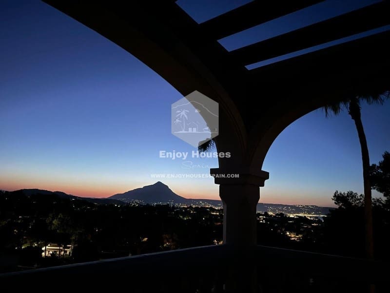 Chalet de 6 habitaciones en Javea / Xàbia en venta con piscina - 1.500.000 € (Ref: 8917028)