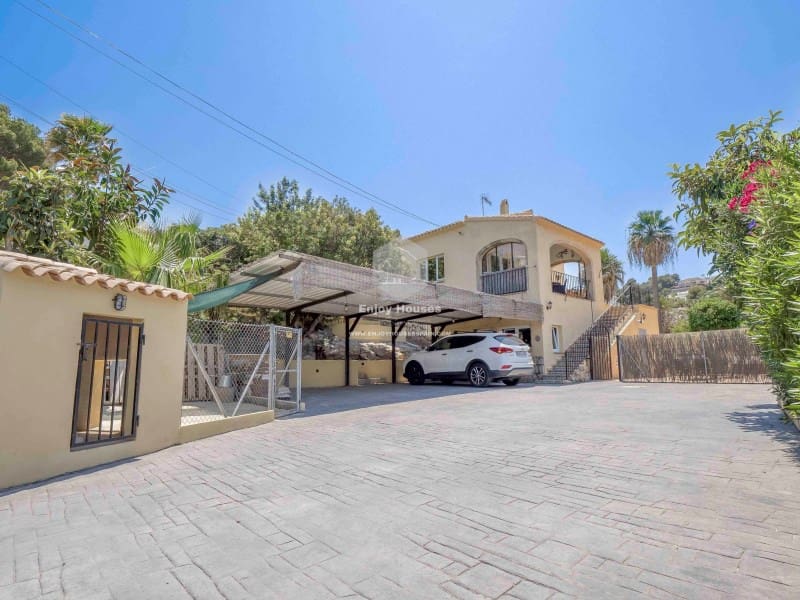 3 soveværelse Villa til salg i Javea / Xabia med swimmingpool - € 745.000 (Ref: 8917037)