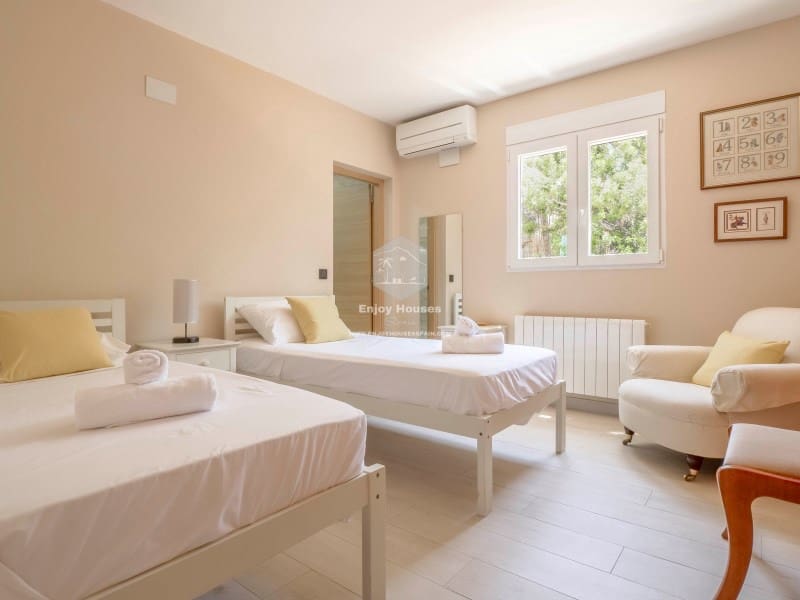 3 soveværelse Villa til salg i Javea / Xabia med swimmingpool - € 745.000 (Ref: 8917037)