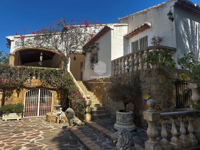 Chalet de 7 habitaciones en Montgó - Ermita, Javea / Xàbia en venta con piscina - 1.350.000 € (Ref: 8917058)