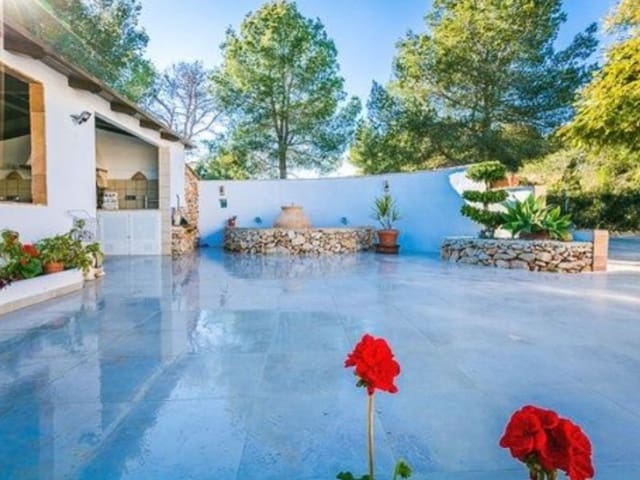 4 makuuhuone Huvila myytävänä paikassa Teulada Pueblo, Teulada-Moraira mukana uima-altaan - 780 000 € (Ref: 8917140)