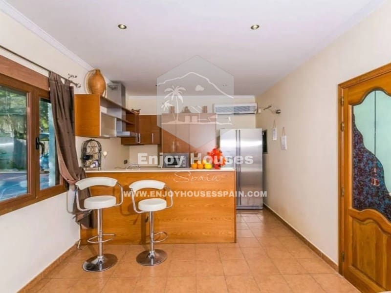 4 makuuhuone Huvila myytävänä paikassa Teulada mukana uima-altaan - 780 000 € (Ref: 8917140)