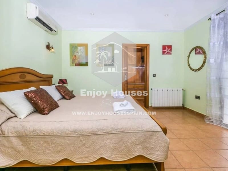 4 makuuhuone Huvila myytävänä paikassa Teulada mukana uima-altaan - 780 000 € (Ref: 8917140)