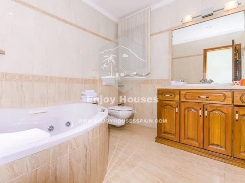 4 makuuhuone Huvila myytävänä paikassa Teulada mukana uima-altaan - 780 000 € (Ref: 8917140)