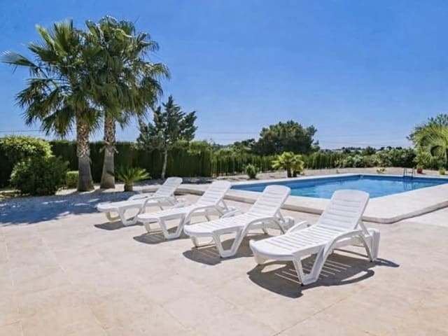 4 soverom Villa til salgs i Teulada Pueblo, Teulada-Moraira med svømmebasseng - € 890 000 (Ref: 8917140)