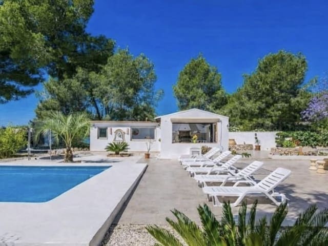 4 soverom Villa til salgs i Teulada Pueblo, Teulada-Moraira med svømmebasseng - € 890 000 (Ref: 8917140)