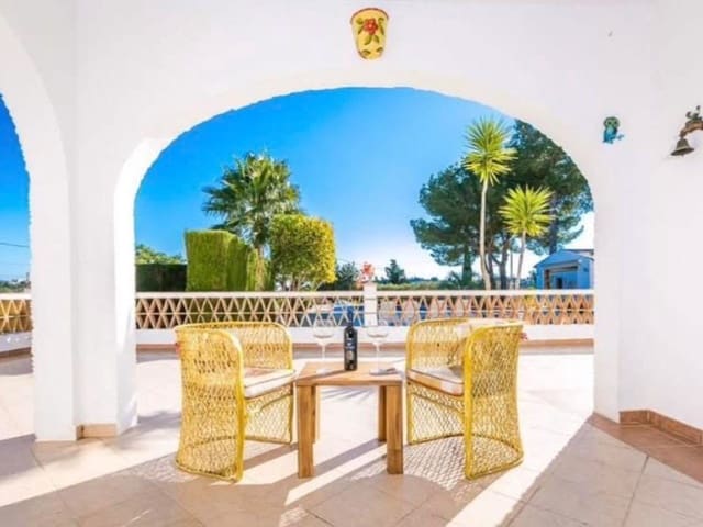 4 soverom Villa til salgs i Teulada Pueblo, Teulada-Moraira med svømmebasseng - € 890 000 (Ref: 8917140)