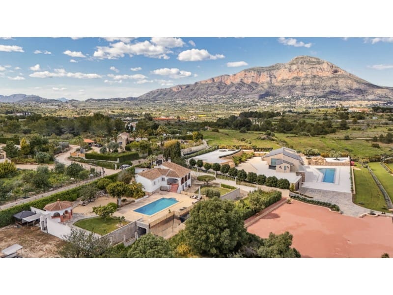 6 bedroom Villa for sale in Javea / Xabia - € 1,295,000 (Ref: 8942537)