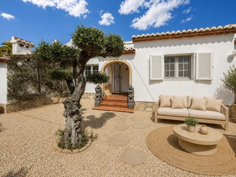 6 bedroom Villa for sale in Javea / Xabia - € 1,295,000 (Ref: 8942537)
