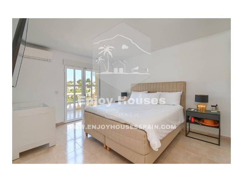 4 makuuhuone Huvila myytävänä paikassa Javea / Xabia - 1 125 000 € (Ref: 8952389)