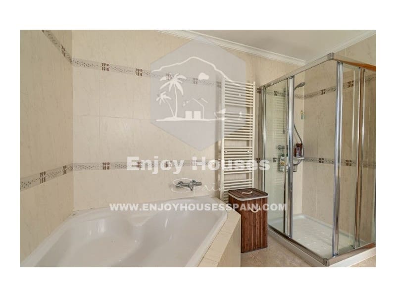 4 makuuhuone Huvila myytävänä paikassa Javea / Xabia - 1 125 000 € (Ref: 8952389)