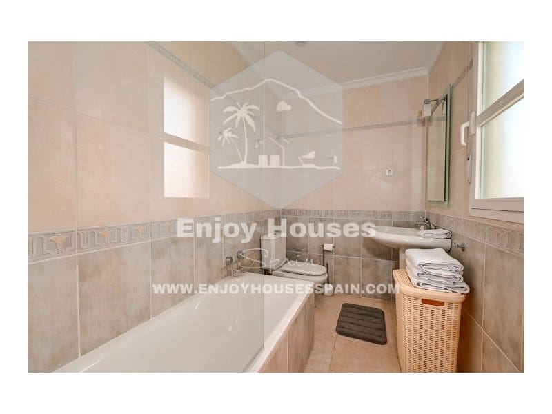 4 makuuhuone Huvila myytävänä paikassa Javea / Xabia - 1 125 000 € (Ref: 8952389)